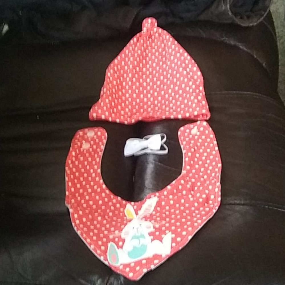 Newborn hat, bib and headband